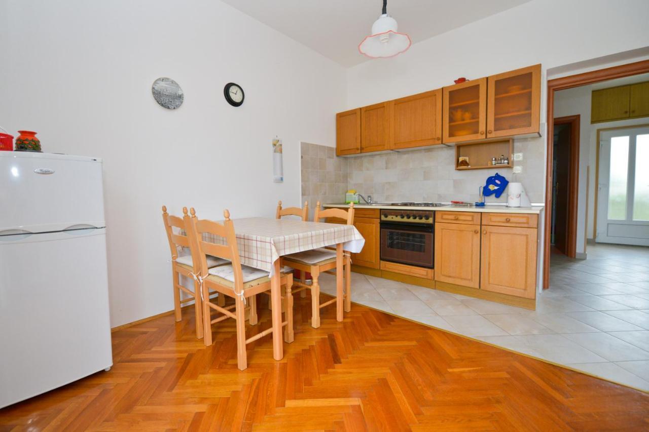 Apartman Nikodem Novalja Exteriör bild