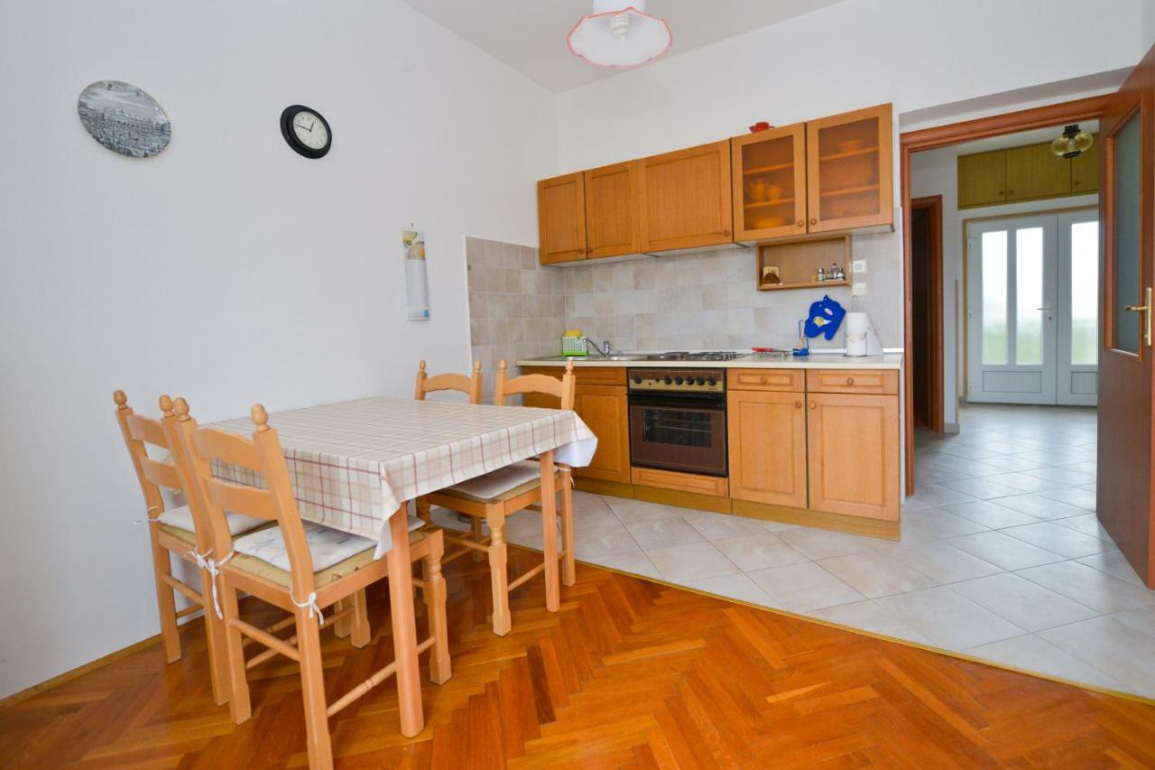 Apartman Nikodem Novalja Exteriör bild