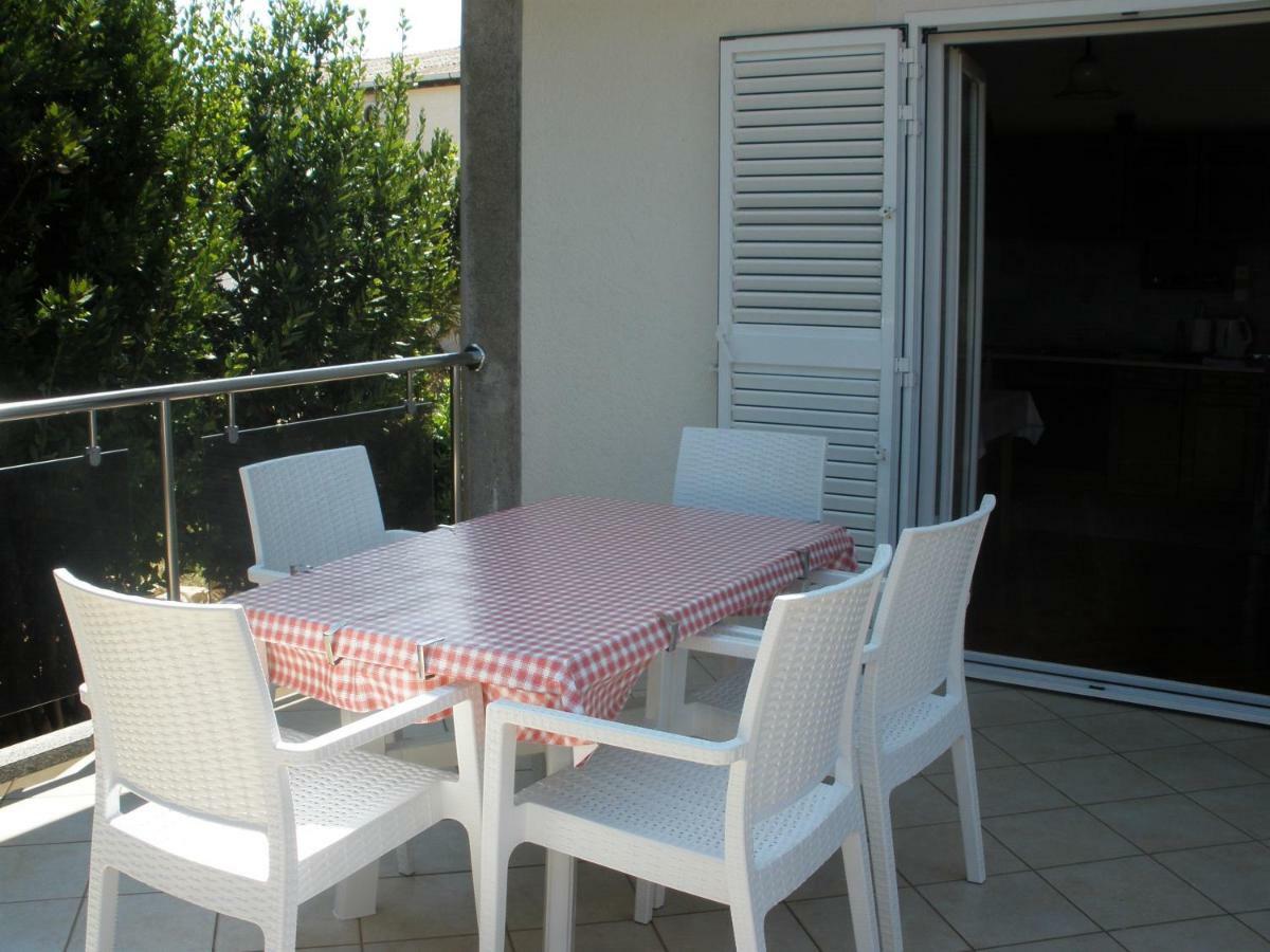Apartman Nikodem Novalja Exteriör bild